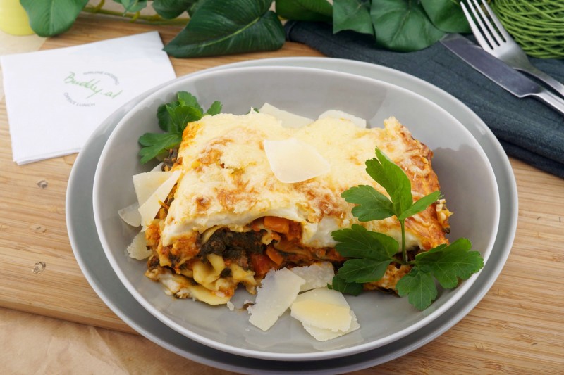 Gemüse Lasagne mit Blattspinat & Kirschtomaten