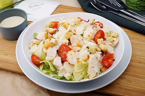 Caesar Salat mit gegrillten Hühnerbruststreifen - Officebuddy