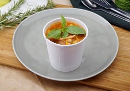 Italienische Bohnensuppe mit Basilikum