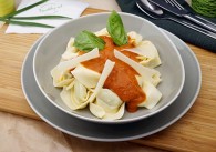 Ricotta Spinat Tortellini in Tomaten-Basilikumsauce
